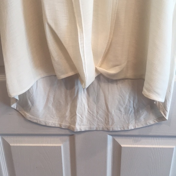 H by Halston brand size M pullover short sleeve top- longer in back - Picture 4 of 5